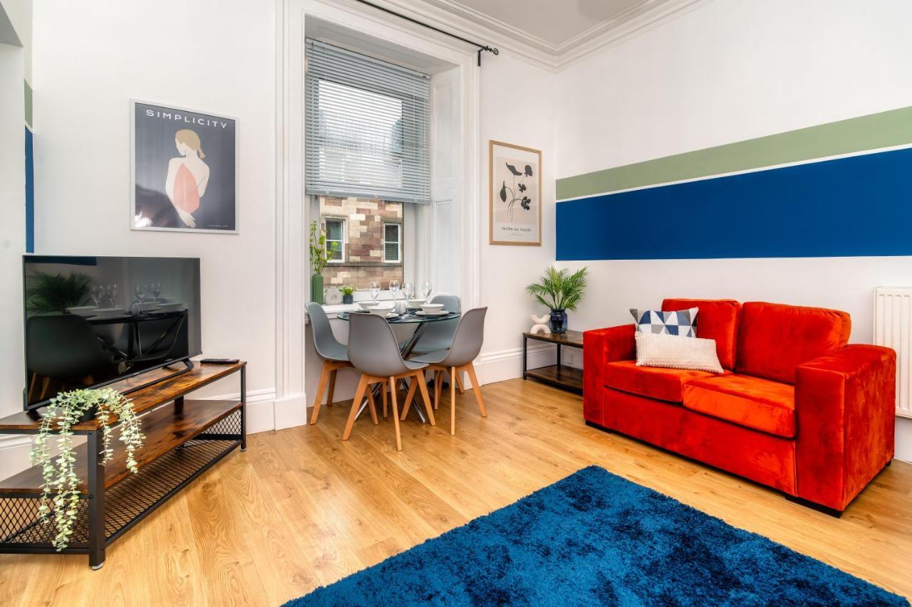 Cosy Retreat - Charming 2-Bed Apartment Greenock Exterior photo